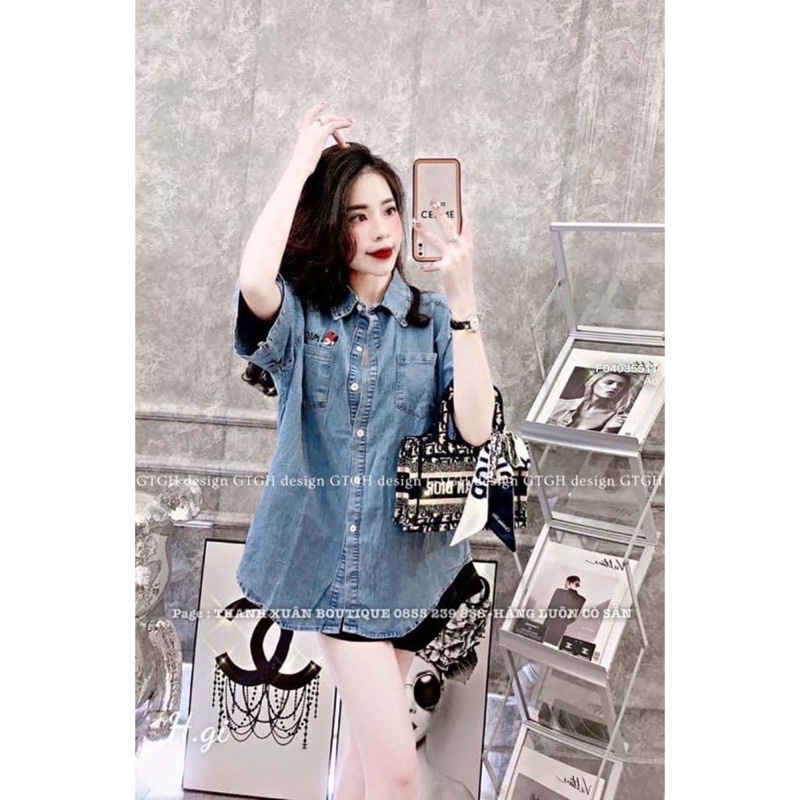 Áo sơ mi jean thêu mickey màu bò xanh cổ bẻ dáng thụng rộng cúc đồng bấm cá tính