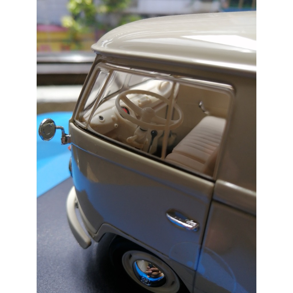 Mô hình xe Volkswagen T1 Bus - Tỷ lệ 1:18