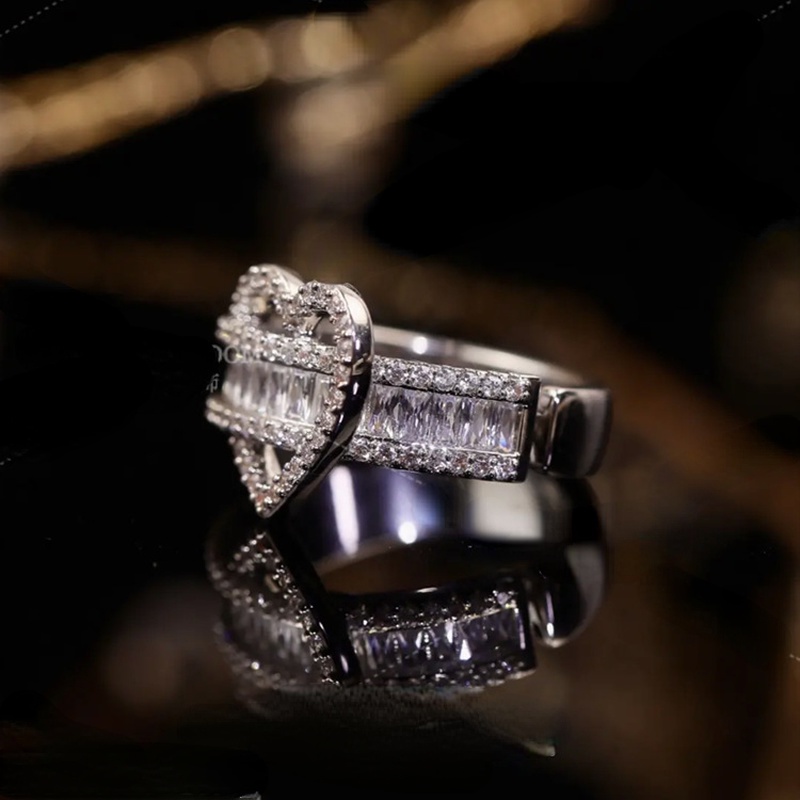 Nhẫn Mặt Trái Tim Đính Đá Zircon Sang Trọng Cao Cấp