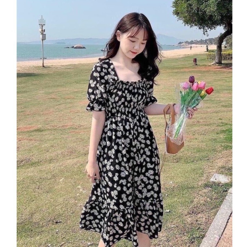 Đầm xòe hở lưng cột nơ tay ngắn cổ vuông nhúng ngực đuôi cá Hoa Cúc Nhí Thắt Nơ Sau Địu Đà, ĐẦM HOA CÚC NƠ ĐEN
