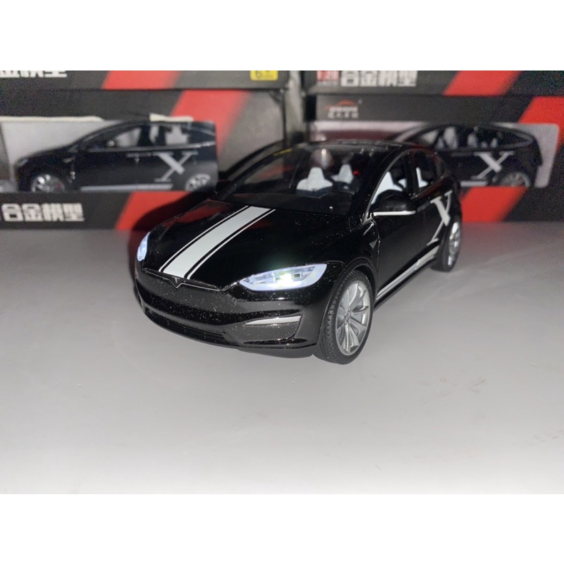 Mô hình xe Tesla X tỉ lệ 1:20
