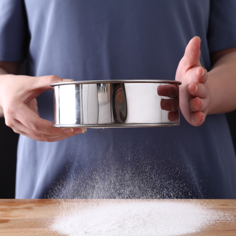 Dụng cụ hỗ trợ rây bột hình tròn làm từ inox tiện dụng