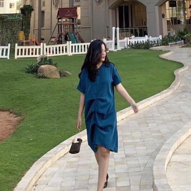 ▪️ Đầm suông lụa xanh navy xếp ly