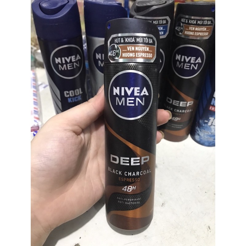 Xịt ngăn mùi NIVEA MEN Deep than đen hoạt tính 150ml