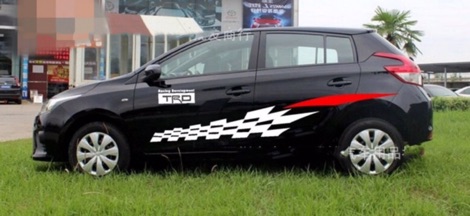 Tem dán sườn xe ô tô phong cách thể thao