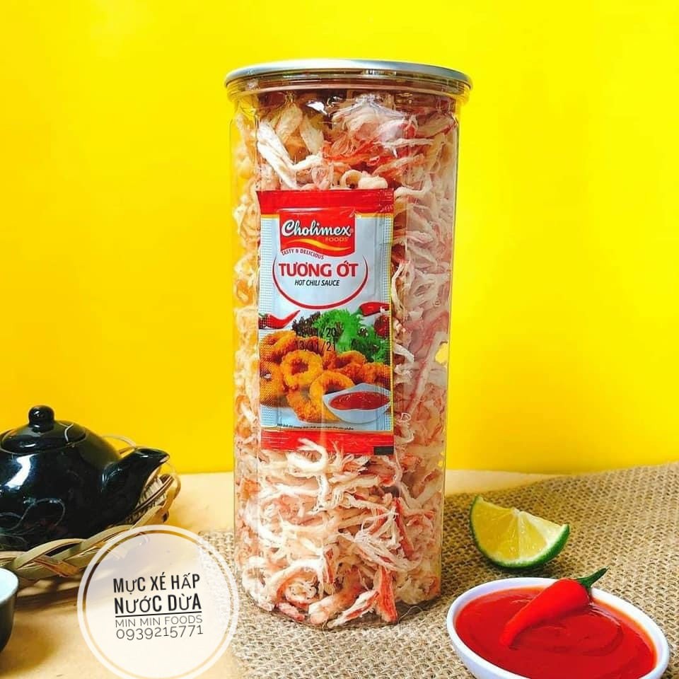 Khô mực hấp dừa xé sợi, khô mực hũ 300g siêu ngon tặng kèm tương ớt Min Min Foods - Ăn vặt thả ga | BigBuy360 - bigbuy360.vn