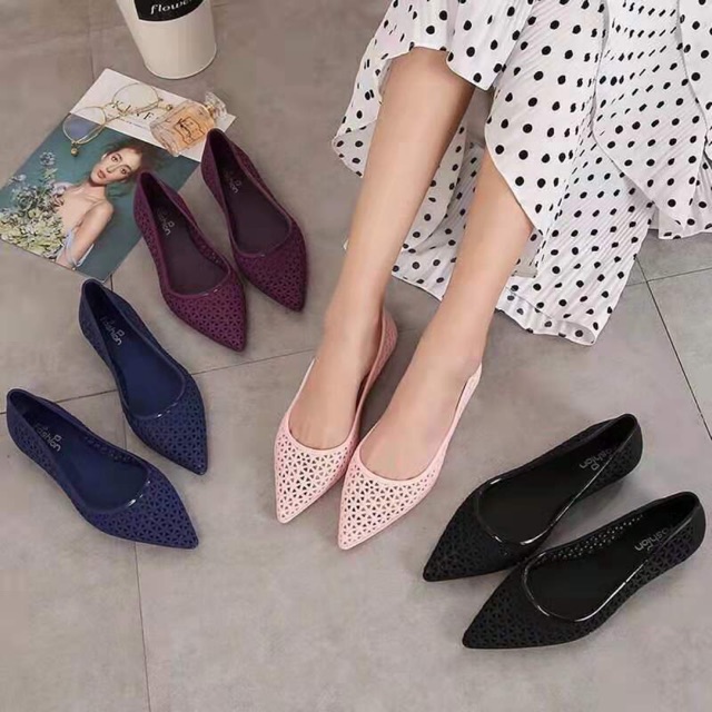 Giầy nhựa mẫu mới siêu rẻ siêu bền ạk