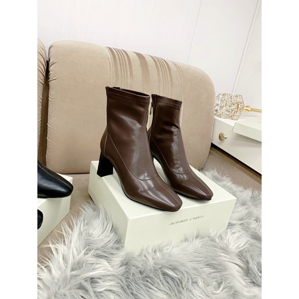 Boot lửng da mềm mũi tròn gót vát