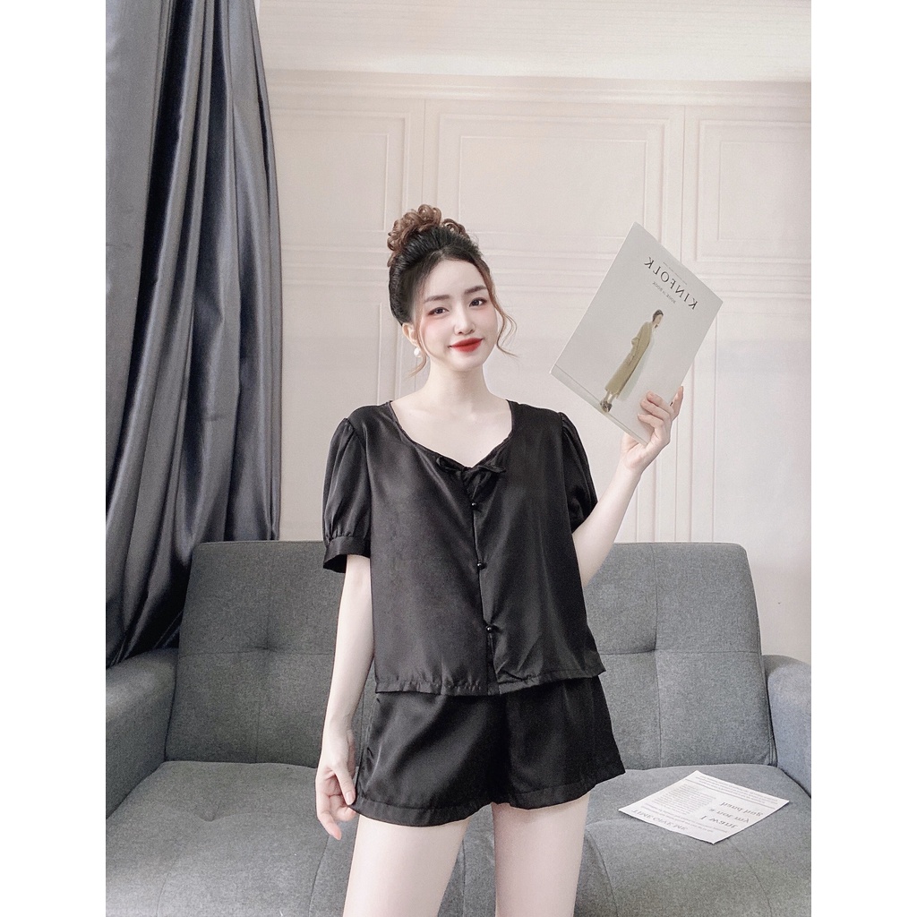 Đồ ngủ nữ mặc nhà quần đùi cổ bèo lụa satin thoáng mát.