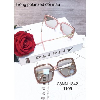Kính nữ đổi màu đi ngày đêm