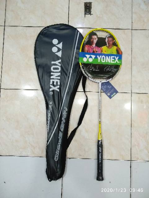 Khuyến Mãi Vợt Cầu Lông Yonex Bằng Carbon Hàng Nhập Khẩu Cao Cấp