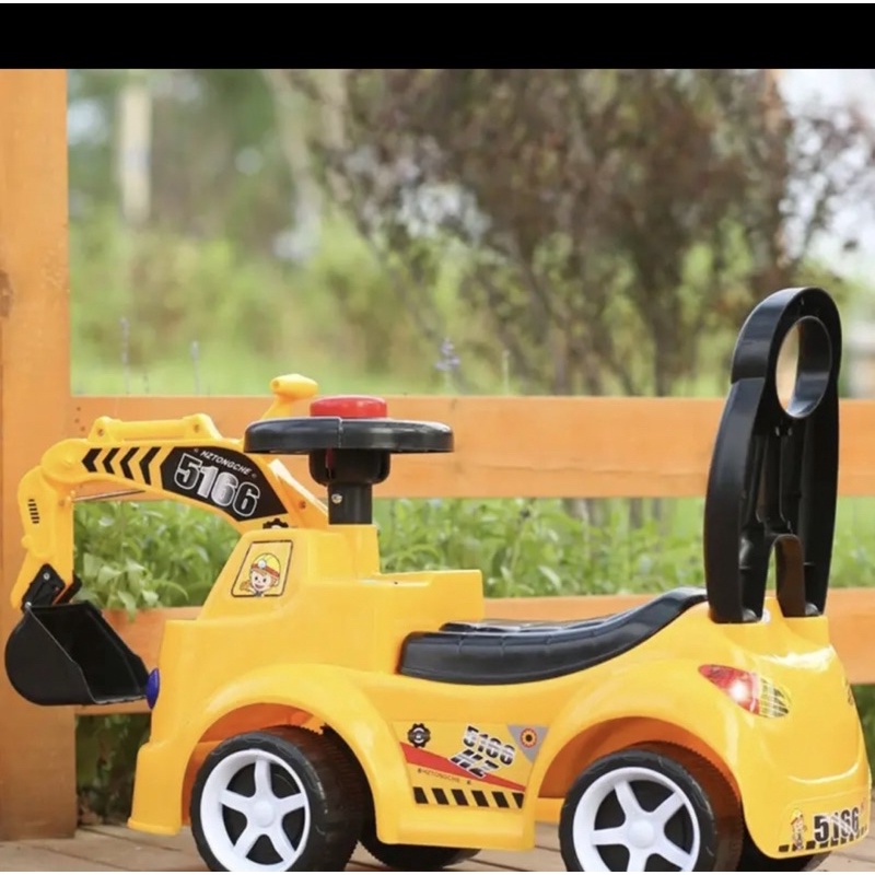 Xe cẩu cho bé có nhạc có còi có đèn