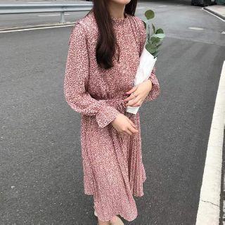 Đầm hoa dập ly tay loe