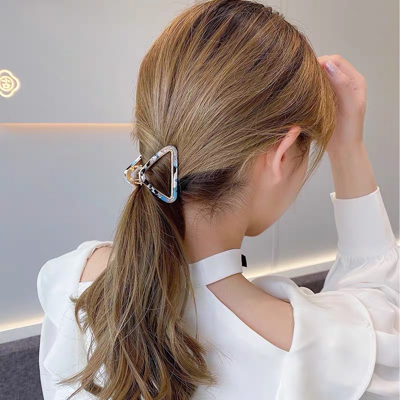 (MỚI) Kẹp tóc kim loại hình tam giác họa tiết da báo