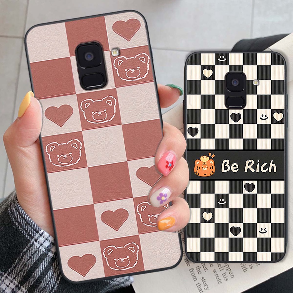 Ốp Samsung A8 2018 / A8 Plus / A8+ gấu Bear rick caro vuông thời trang siêu đẹp