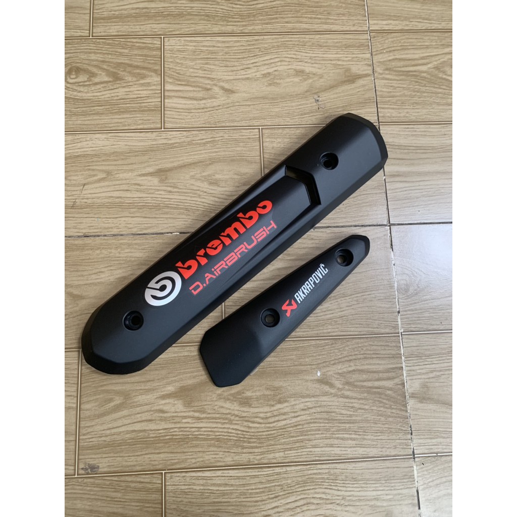 Ốp pô spark màu đen nhám chữ brembo