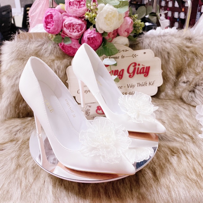 GIÀY CƯỚI THIẾT KẾ CÔ DÂU ĐÍNH HOA CAO CẤP (là mẫu tkế thủ công vui lòng chắc chắn trước khi đặt hàng)