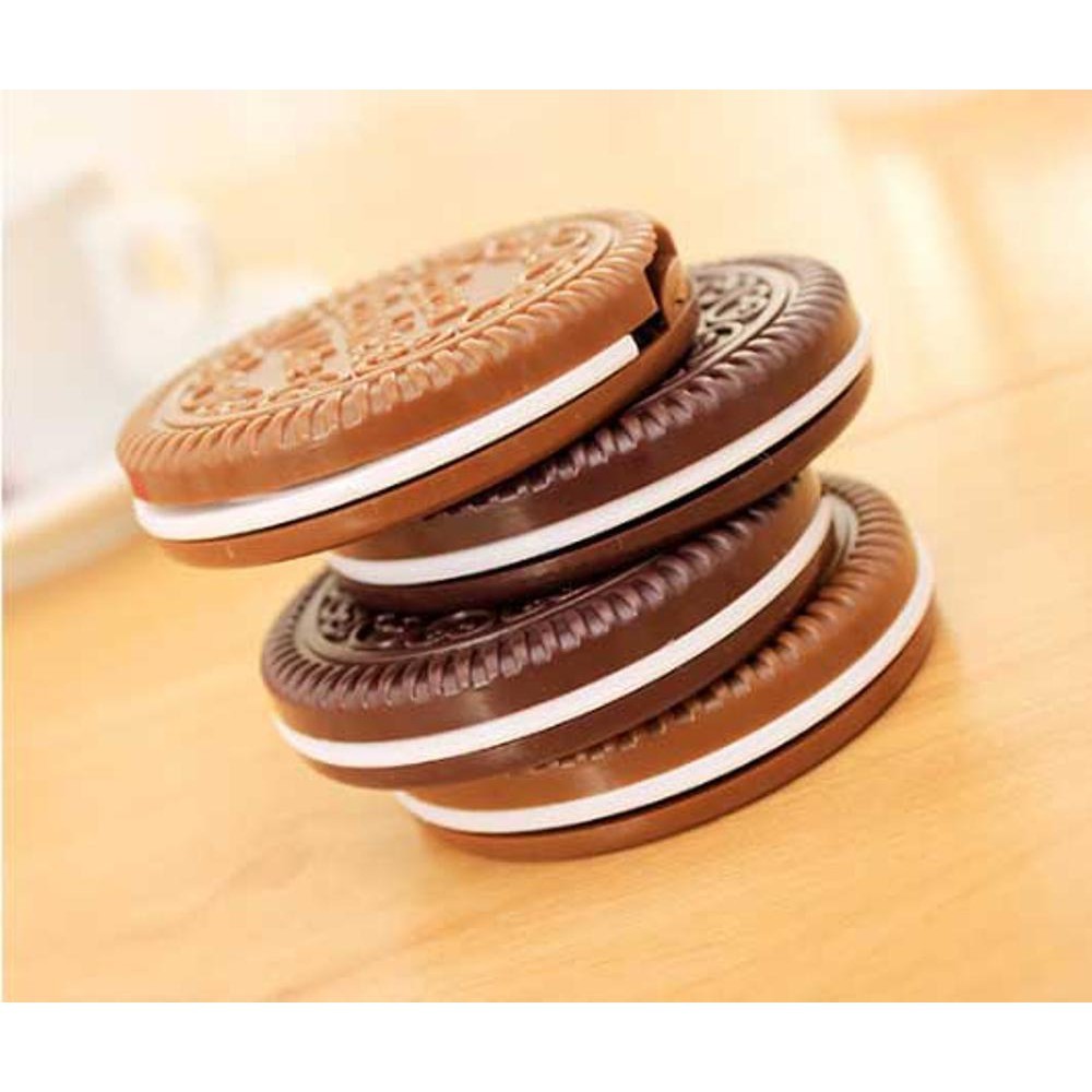 Gương Trang Điểm Mini Hình Bánh Oreo Kèm Lược