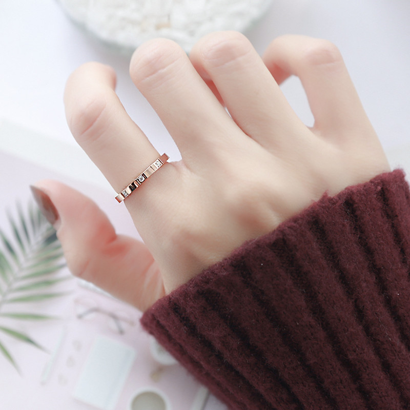 Nhẫn titanium 18K mạ vàng thiết kế sang trọng quý phái cho nữ