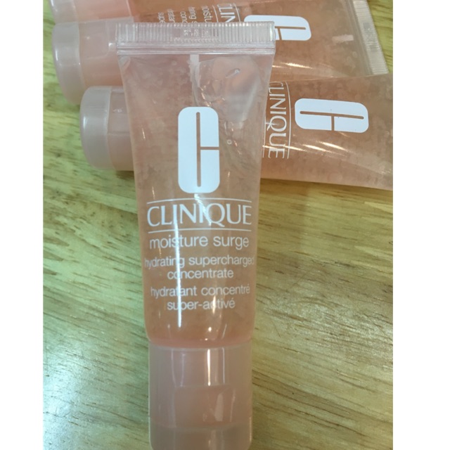 Huyết thanh siêu dưỡng ẩm cấp nước Clinique Moisture Surge 15ml