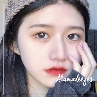 Lens nâu trong áp tròng