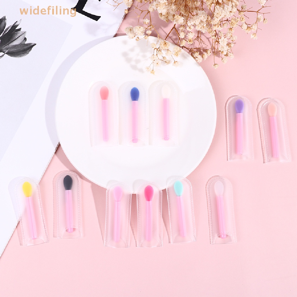 1 Cọ Trang Điểm Mắt / Môi Bằng Silicone Tiện Dụng