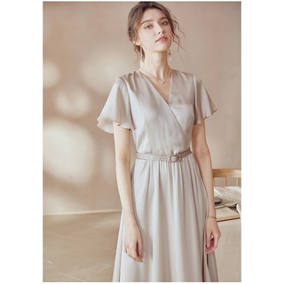 Đầm trắng phi lụa xòe cổ tim đấp chéo