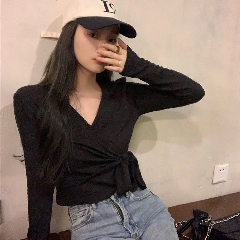 Áo chéo vạt cổ V thắt nơ nhẹ nhàng nữ tính