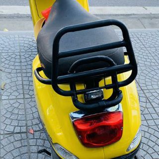 Baga sau vespa LX .