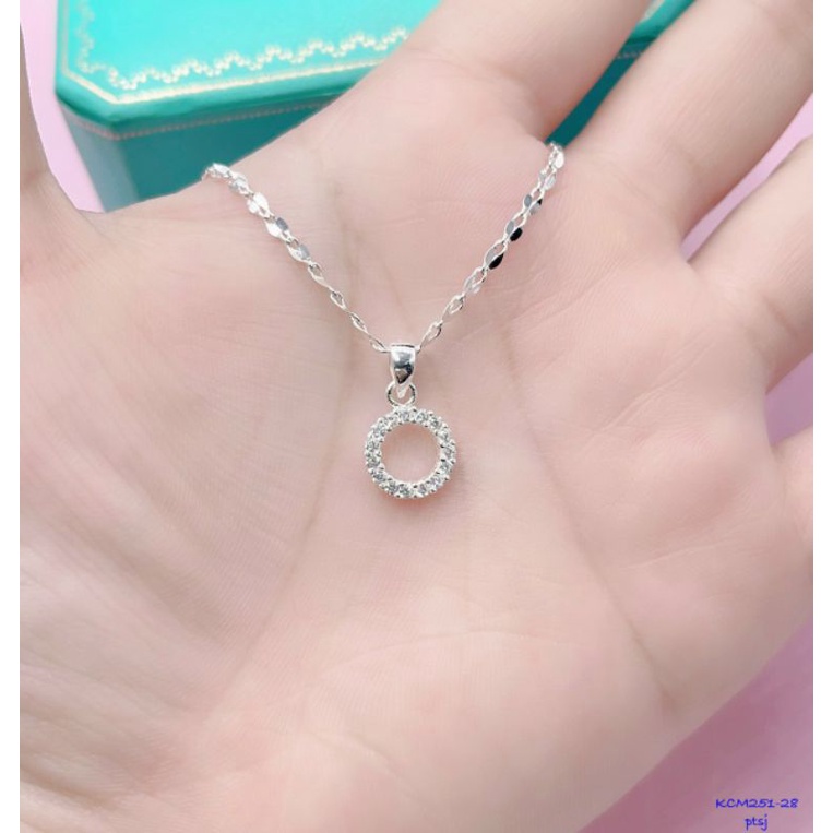 Dây chuyền bạc kèm mặt nhiều mẫu trong bộ sưu tập thu đông năm nay rất thời trang cá tính