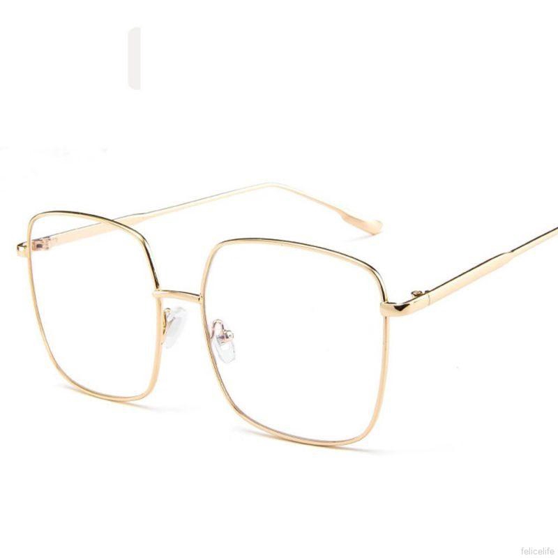 Mắt kính gọng vuông bản to cá tính