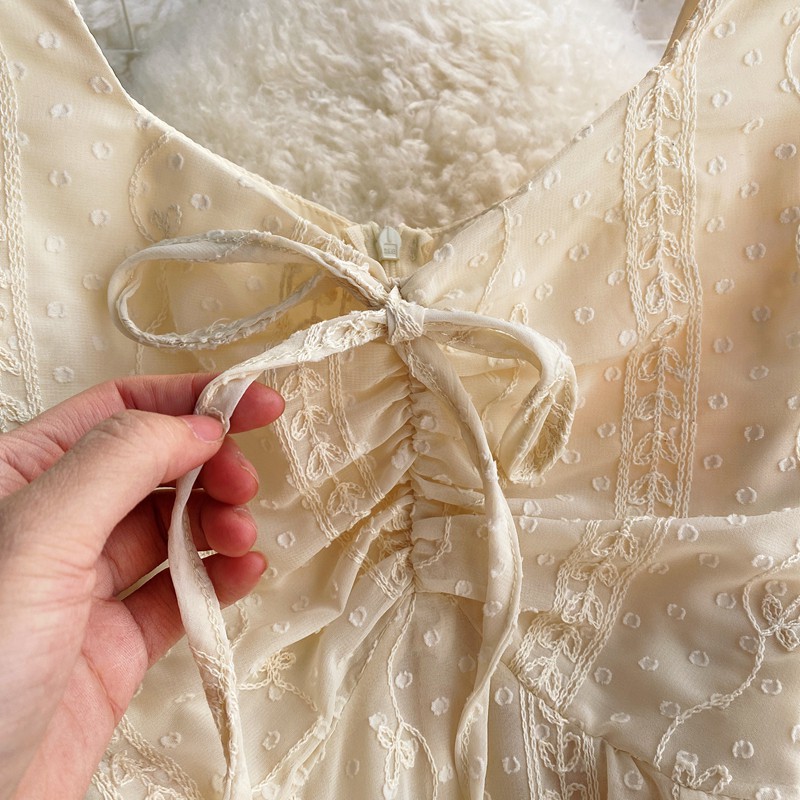 Váy ren trắng form matxi tay bo phồng ren sọc xinh xắn