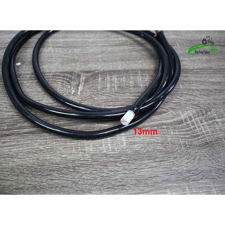 Dây hút nước bên ngoài bình xịt điện  có lọc rác