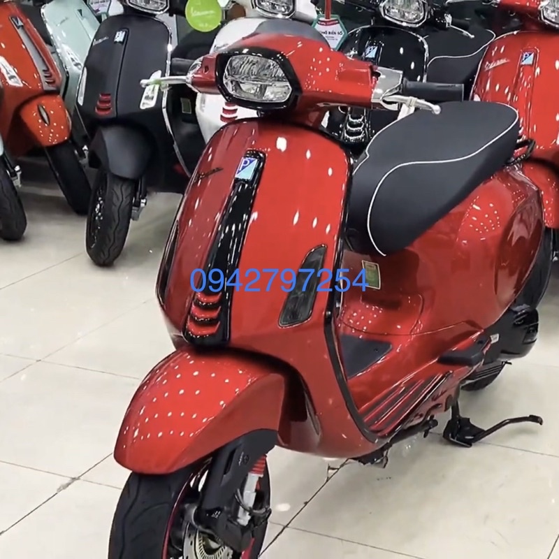 Sơn xe máy Vespa màu Đỏ Cherry P011-1K và P011-2K Ultra Motorcycle Colors