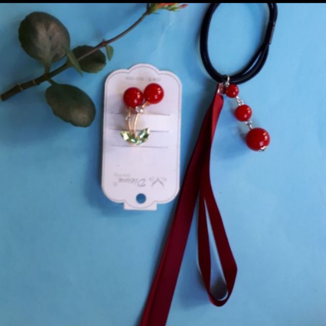 Cột tóc hoa rơi cổ trang