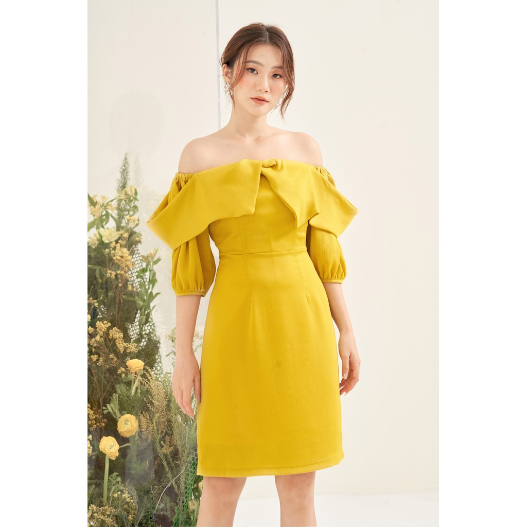 RẬP - Đầm Vàng Tay Trễ Vai Có Bèo Trước Ngực - SUMMER 06