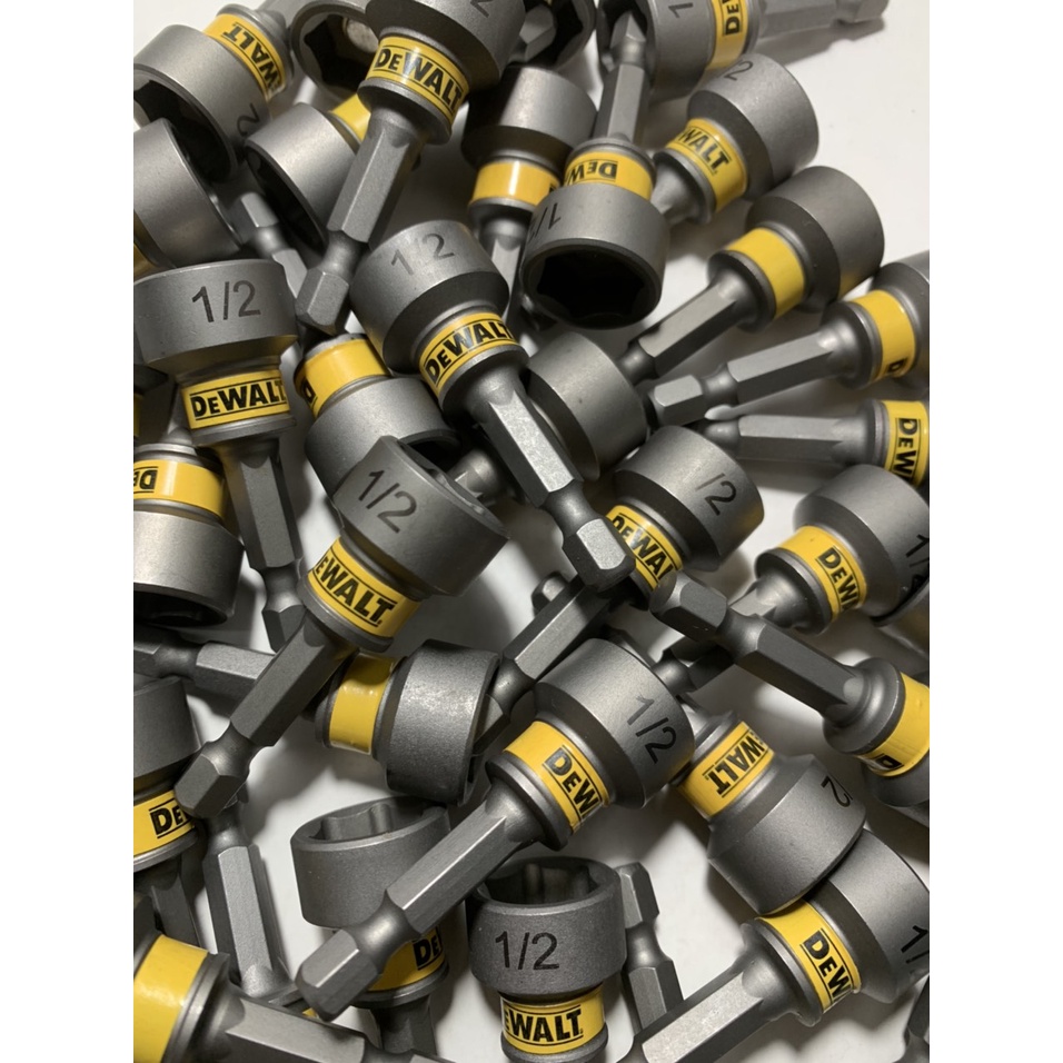 Đầu bắn tôn Dewalt 1/2 (13ly) dài 50mm chính hãng có nam châm