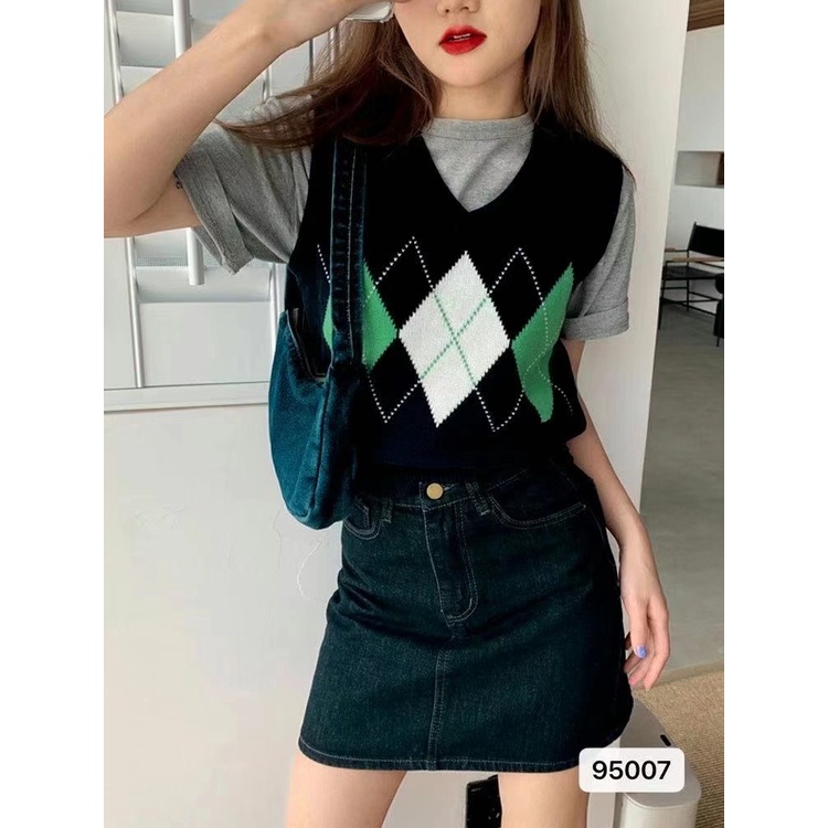 [Có sẵn+ảnh thật] Áo gile len croptop nữ cổ chữ V hoạ tiết quả trám phong cách hàn quốc | BigBuy360 - bigbuy360.vn