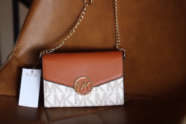 Túi MICHAEL KORS trắng JET SET