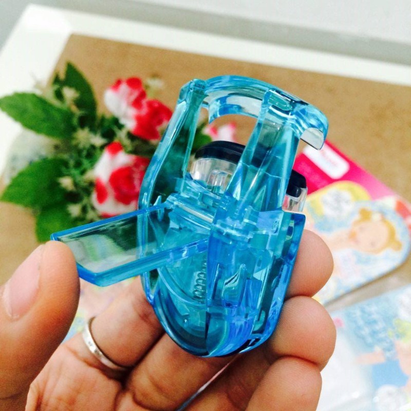 Dụng cụ uốn mi cong thân nhựa KAI (màu xanh) Nội địa Nhật Bản