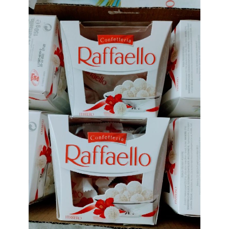 Kẹo socola phủ dừa Ferrero Raffaello 150 gam. Date t11/2021