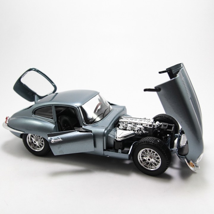 MÔ HÌNH XE JAGUAR E-TYPE COUPE SILVER/BLUE 1:18 BBURAGO - MH-18-12044