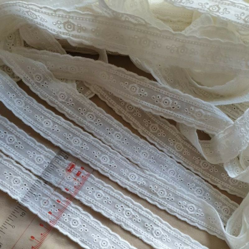 Cuộn ren boi thêu 68m bản 2cm