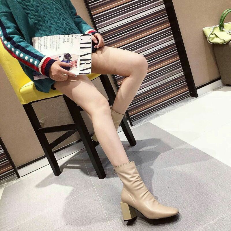 boot gót vuông khối da nhăn đen be hộp hoa đào
