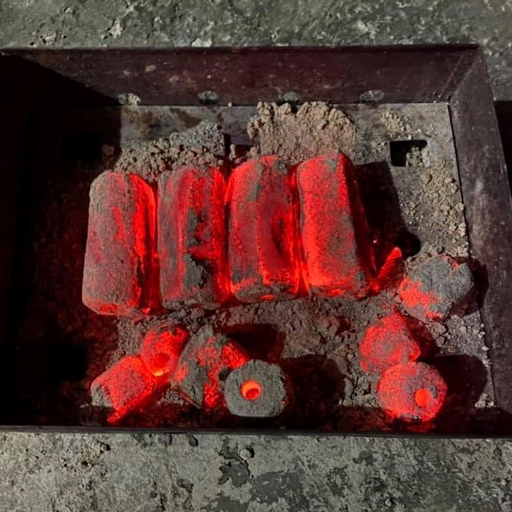 Bến Tre - Than gáo dừa viên nén BBQ / than không khói