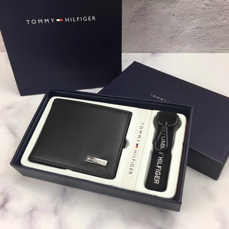 Tommy Hilfiger Ví da ba món màu be + móc khóa