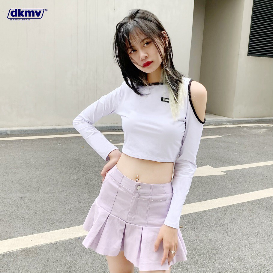 Áo croptop tay dài ôm body trễ vai màu trắng | DKMV White LS Shouder Cut Out