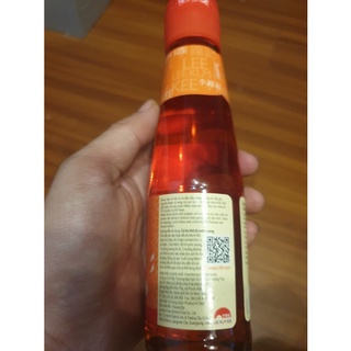 Dầu Ớt Lee Kum Kee 207ml được làm từ bột ớt cay cay, thơm ngon