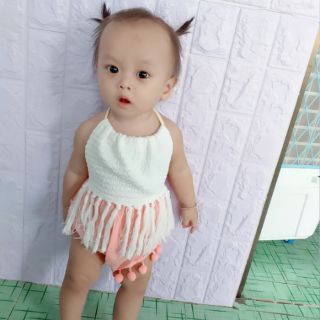 Yếm đi biển cho bé