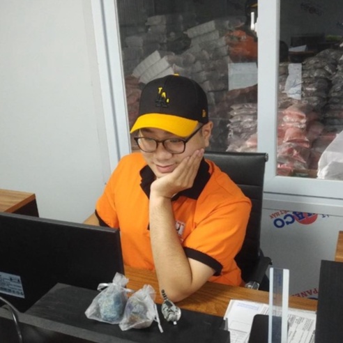 Mũ lưỡi trai nón kết LA đen phối vàng logo thêu 3D nổi siêu hot dành cho nam nữ